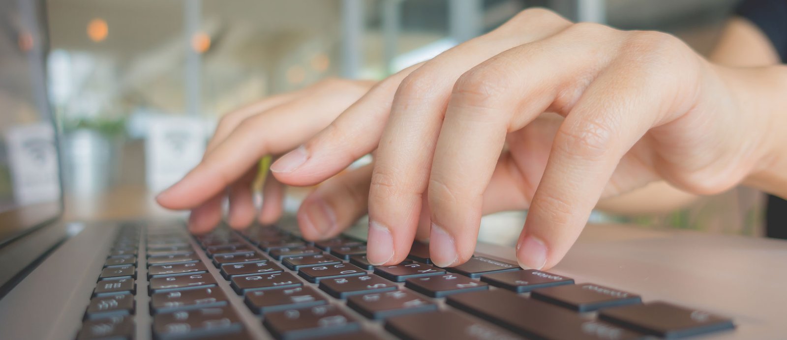 El corrector de estilo es un profesional versado en cuestiones lingüísticas que trabaja para garantizar la calidad del texto y sacar lo mejor de él